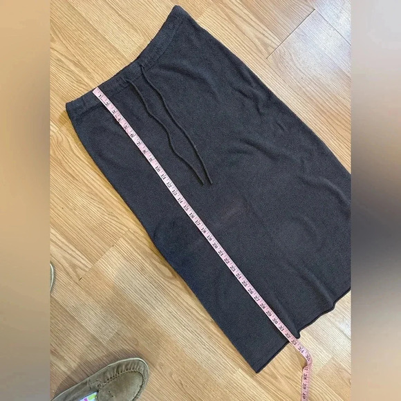 Barefoot dreams CozyChic Ultra Lite® Ribbed Midi Skirt in stone size large gray - Picture 5 of 9